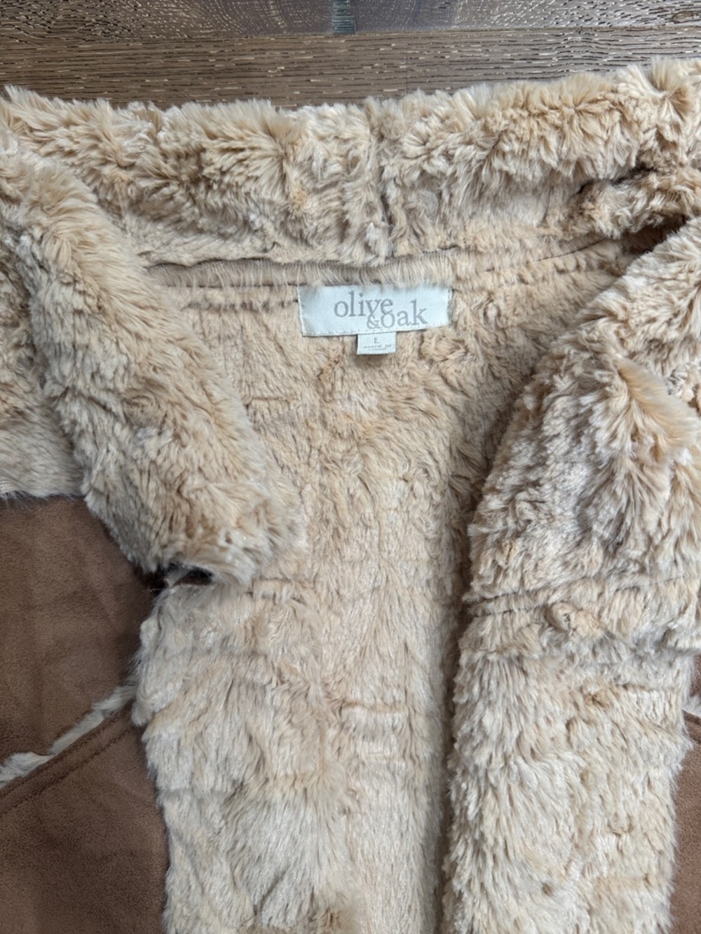 Olive & Oak Plush Faux Shearling Vest in Light Beige size L - Picture 3 of 6